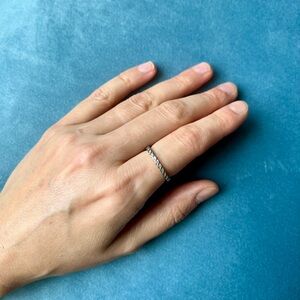 Delicate silver ring with zirconias